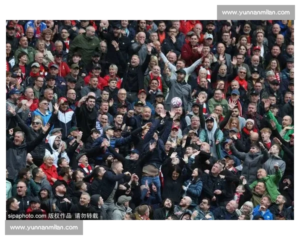 泰州球迷误闯徐州专列被 “宠成家人”：一场跨越球场的温情邂逅