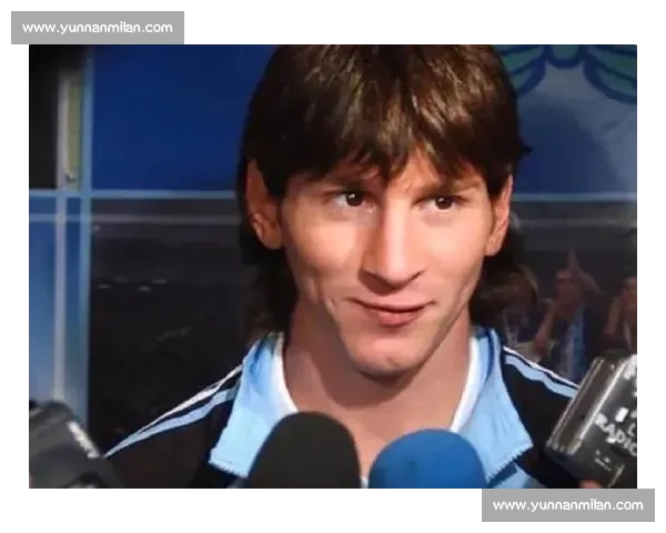 梅西萌娃力荐发带造型！长发飘逸成赛场新焦点